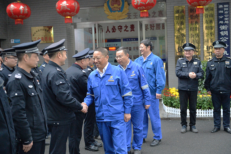 慰問(wèn)凱迪、保安陽(yáng)冬華 (3).JPG